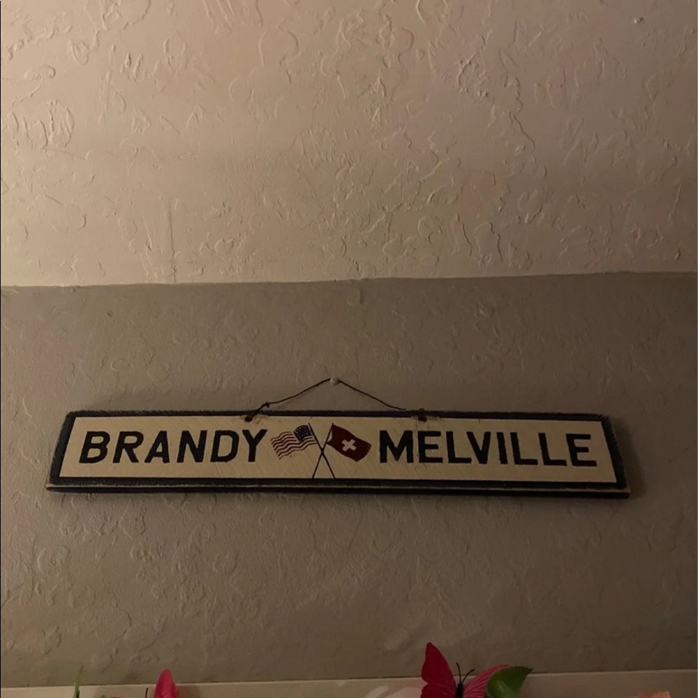 Brandy Melville Sign